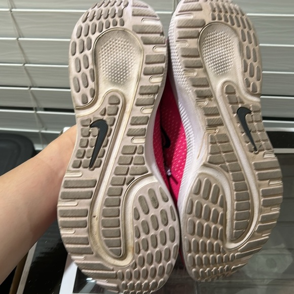 Nike Women's Pink Athletic Shoes - Picture 7 of 7